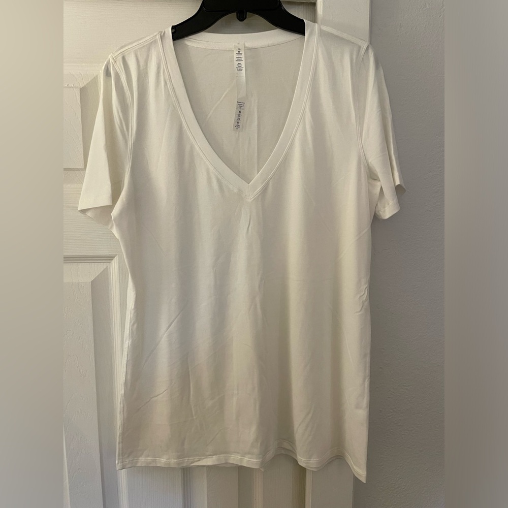 Lululemon white v neck tee
